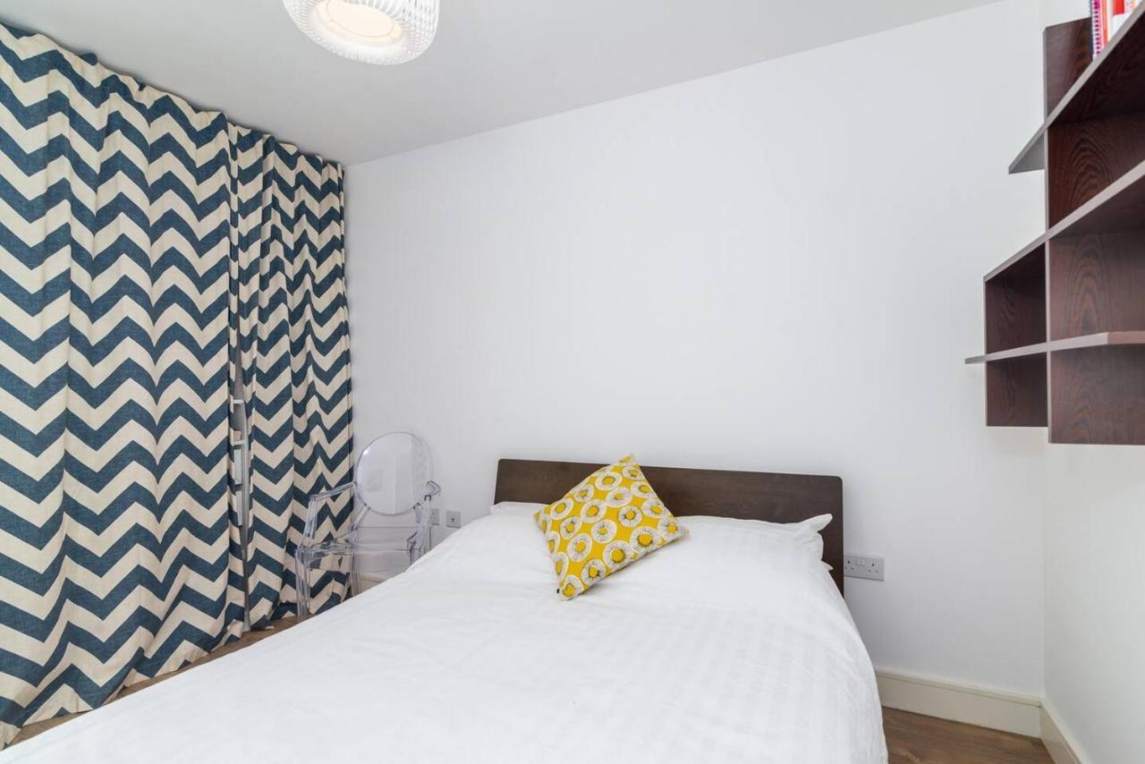 Joivy Lovely Studio Flat With Terrace In Southeast Londen Buitenkant foto