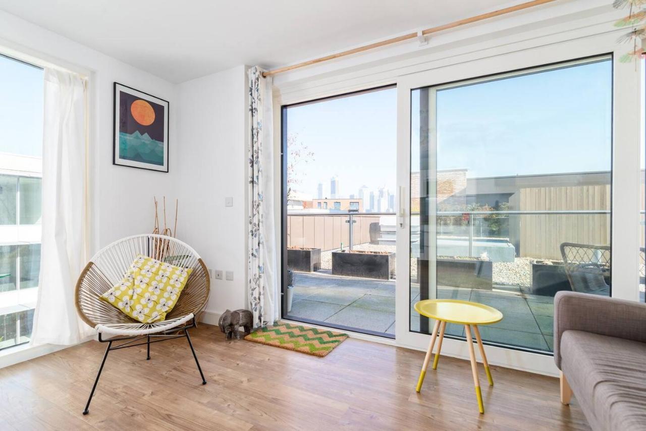 Joivy Lovely Studio Flat With Terrace In Southeast Londen Buitenkant foto