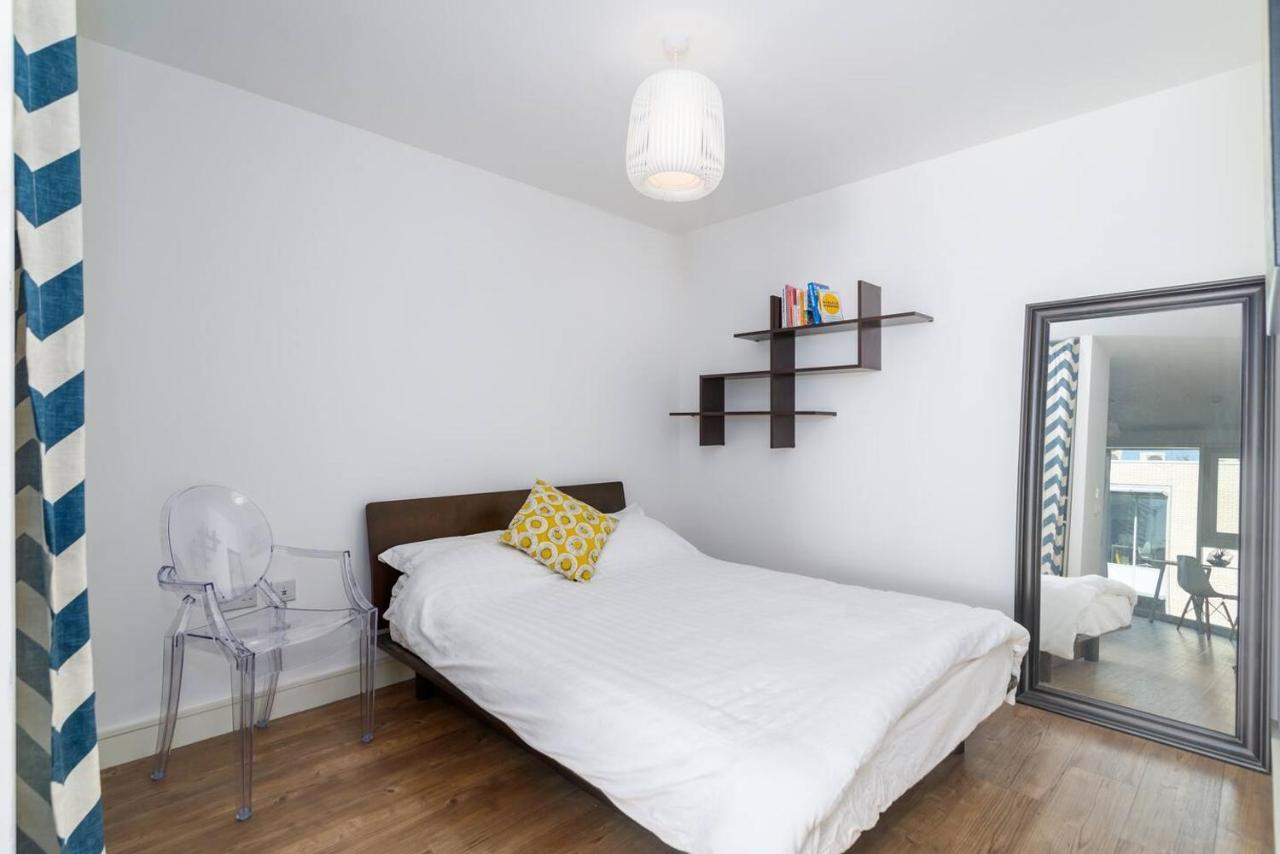 Joivy Lovely Studio Flat With Terrace In Southeast Londen Buitenkant foto