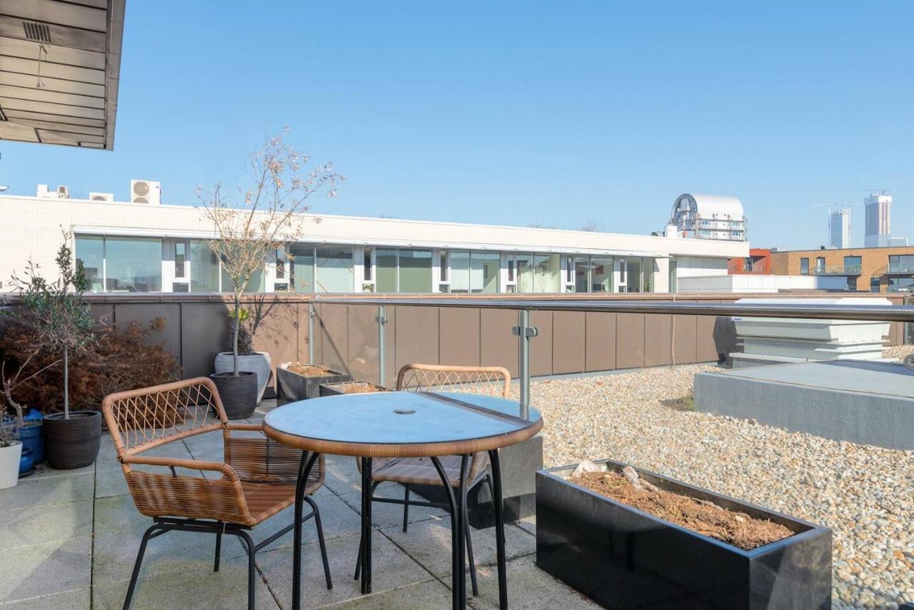 Joivy Lovely Studio Flat With Terrace In Southeast Londen Buitenkant foto