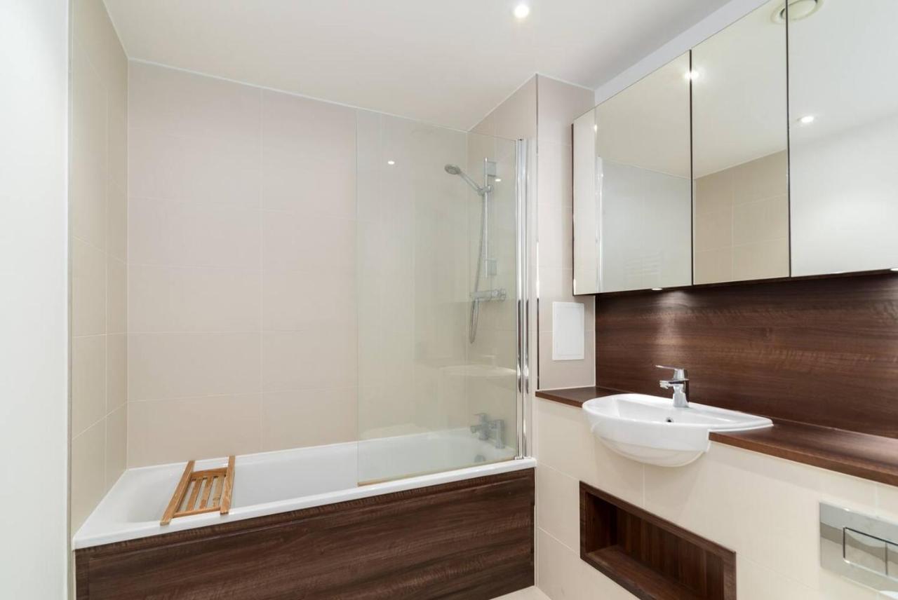 Joivy Lovely Studio Flat With Terrace In Southeast Londen Buitenkant foto