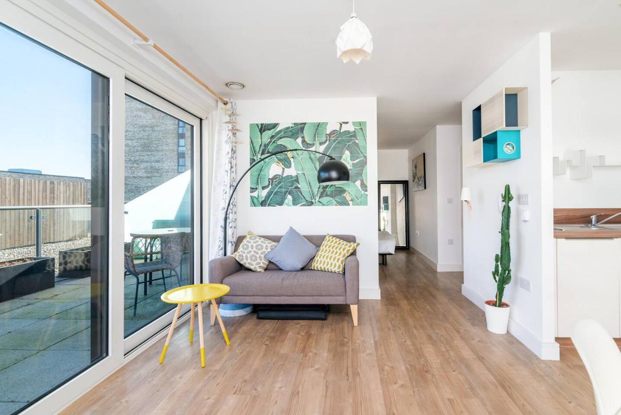 Joivy Lovely Studio Flat With Terrace In Southeast Londen Buitenkant foto